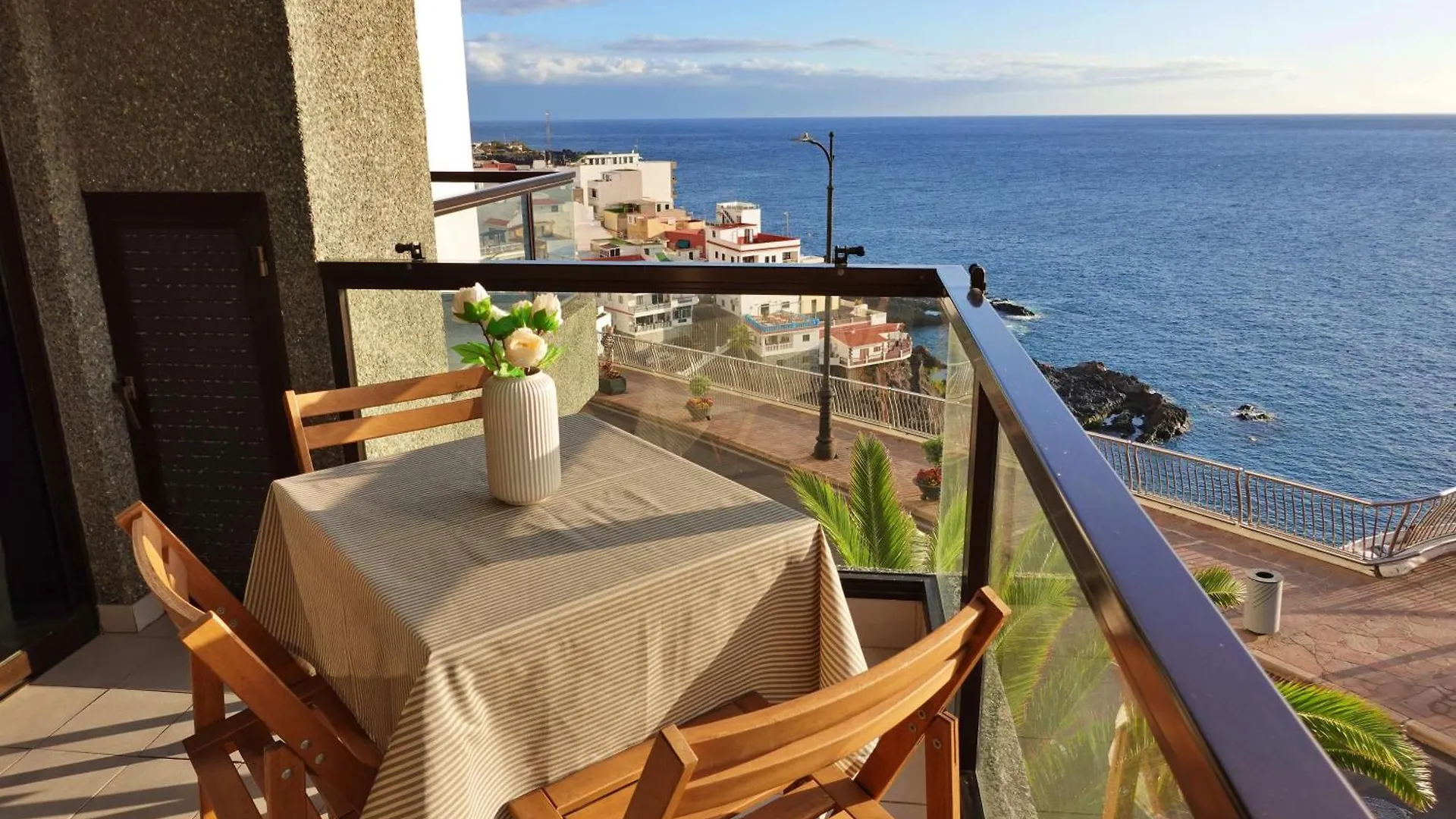 Sunset Bay Apartment 푸에르토 데 산티아고 0*,  스페인