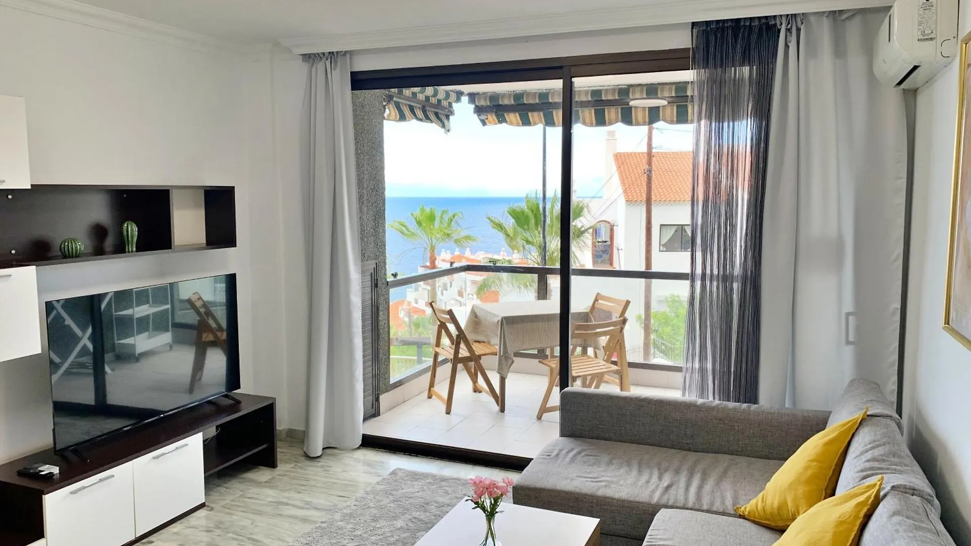 Sunset Bay Apartment プエルト・デ・サンティアゴ スペイン